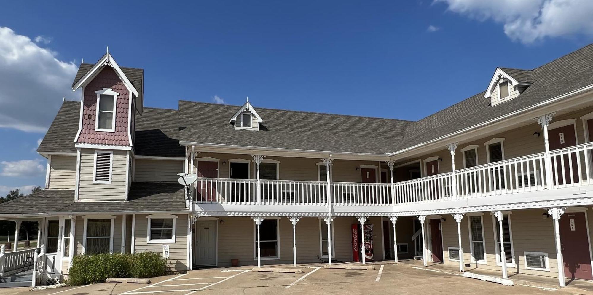 Victorian Inn Cleveland Exterior photo