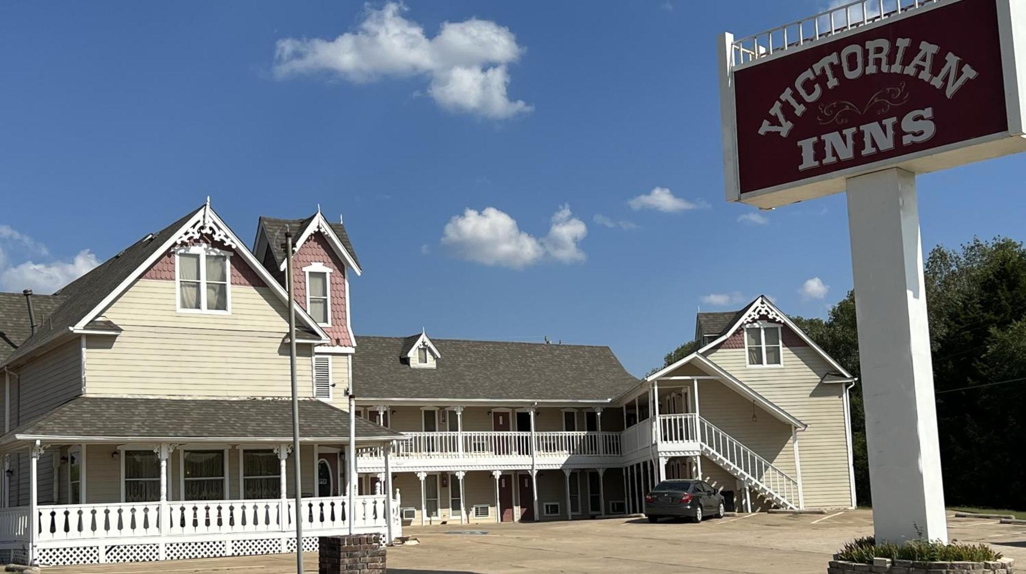 Victorian Inn Cleveland Exterior photo