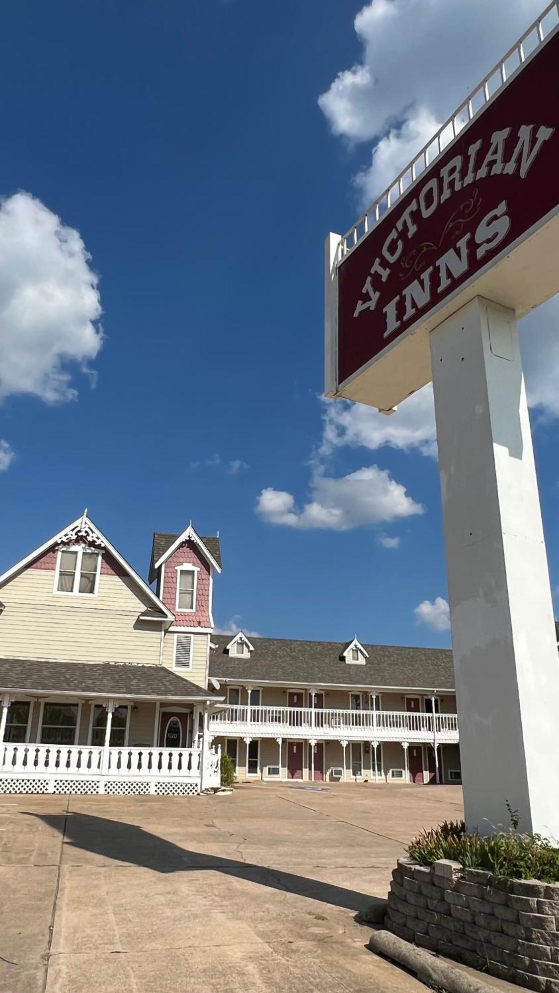 Victorian Inn Cleveland Exterior photo