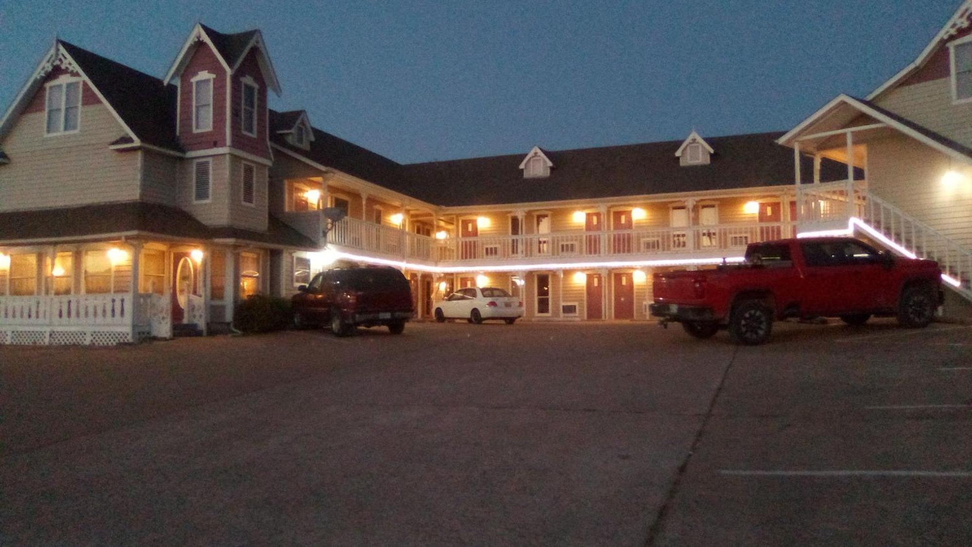 Victorian Inn Cleveland Exterior photo
